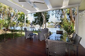 Noosa Entrance Waterfront Resort