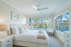 Noosa Entrance Waterfront Resort