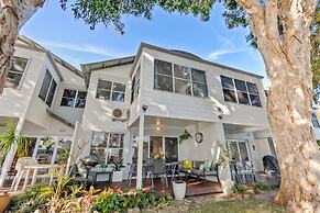 Noosa Entrance Waterfront Resort