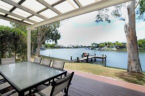 Noosa Entrance Waterfront Resort