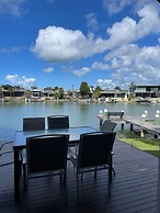 Noosa Entrance Waterfront Resort