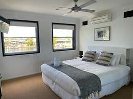 Noosa Entrance Waterfront Resort