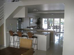 Noosa Entrance Waterfront Resort