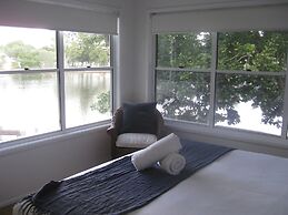 Noosa Entrance Waterfront Resort