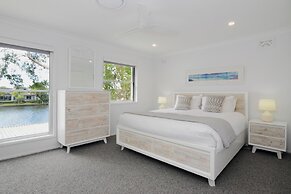 Noosa Entrance Waterfront Resort