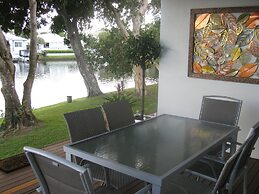 Noosa Entrance Waterfront Resort