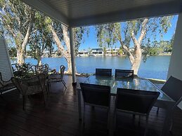 Noosa Entrance Waterfront Resort