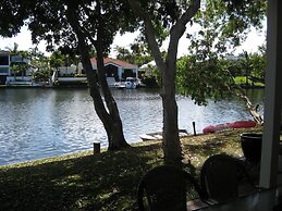 Noosa Entrance Waterfront Resort