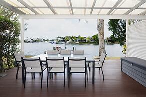 Noosa Entrance Waterfront Resort