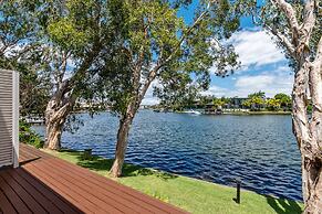 Noosa Entrance Waterfront Resort