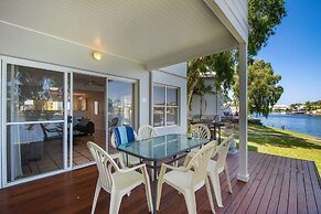 Noosa Entrance Waterfront Resort