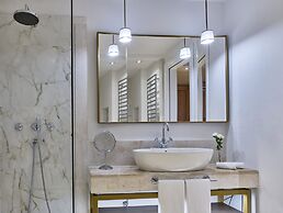 Conrad Chia Laguna Sardinia