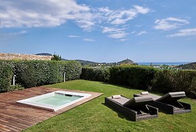 Conrad Chia Laguna Sardinia