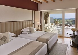 Conrad Chia Laguna Sardinia