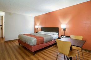 Motel 6 New Stanton, PA