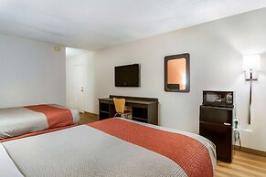 Motel 6 New Stanton, PA