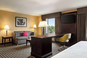 Hampton Inn and Suites Pine Bluff