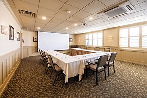 AmishView Inn and Suites