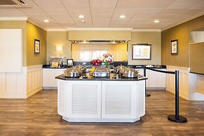 AmishView Inn and Suites