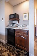 AmishView Inn and Suites