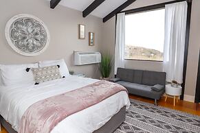 Gunstock Inn & Suites