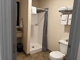 Price Pointe Inn