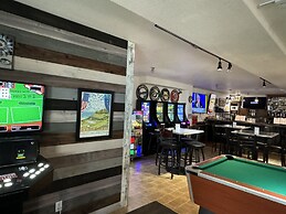 Price Pointe Inn