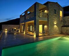 Urania Luxury Villas