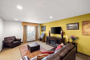 Days Inn & Suites by Wyndham Rochester Mayo Clinic South