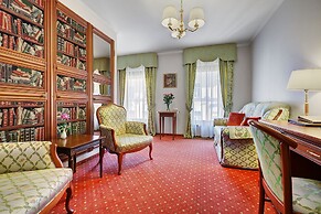 Assambleya Nikitskaya Hotel