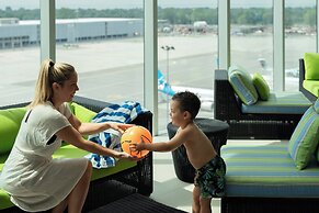 Montreal Airport Marriott In-Terminal Hotel