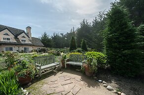 Seal Cove Inn