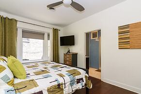 House 5863 - Chicago Bed and Breakfast