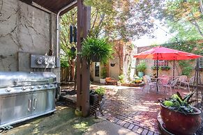 House 5863 - Chicago Bed and Breakfast