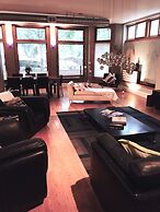 House 5863 - Chicago Bed and Breakfast