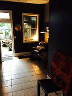 House 5863 - Chicago Bed and Breakfast