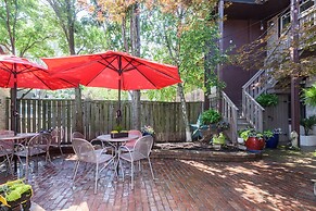 House 5863 - Chicago Bed and Breakfast