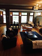 House 5863 - Chicago Bed and Breakfast