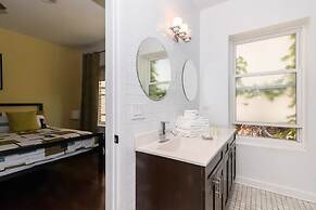 House 5863 - Chicago Bed and Breakfast