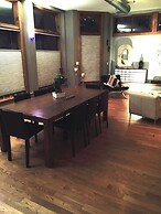 House 5863 - Chicago Bed and Breakfast