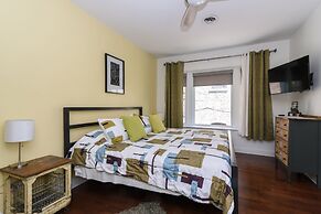 House 5863 - Chicago Bed and Breakfast