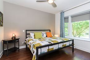 House 5863 - Chicago Bed and Breakfast