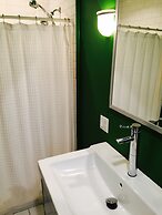 House 5863 - Chicago Bed and Breakfast