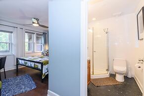 House 5863 - Chicago Bed and Breakfast