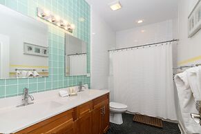 House 5863 - Chicago Bed and Breakfast