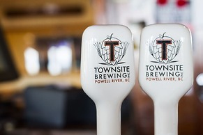 The Lund Resort at Klah ah men