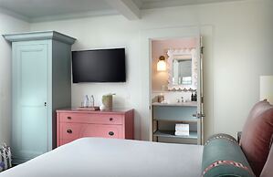 Duval Gardens at Southernmost Beach Resort – Adults Only