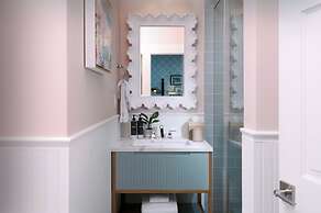 Duval Gardens at Southernmost Beach Resort – Adults Only