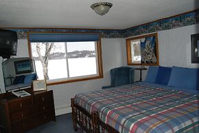 Daniels Lake Lodge B&B