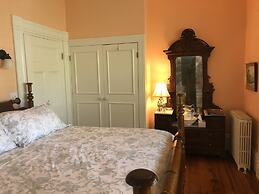 Delano Homestead Bed & Breakfast
